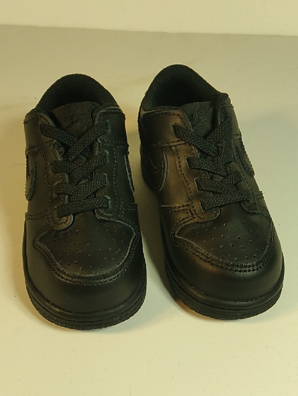 Nike Kids Black Low-Top Lace Sneakers, Size 8C.
